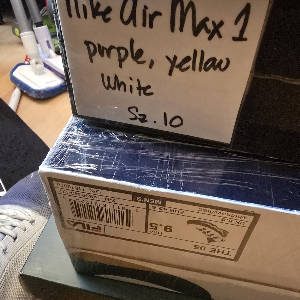 BARELY USED CUSTOM AIRMAX 1 NIKEID SIZE 10 US